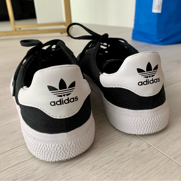Men’s Adidas shoes - Picture 3 of 5